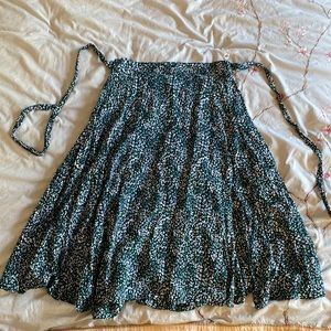 Skies Are Blue Size Large Green Saige Eco Pleated Midi Skirt